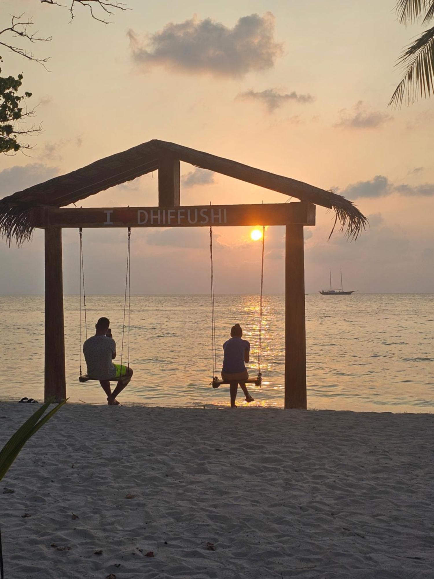 Nirili Villa Dhiffushi Exterior photo